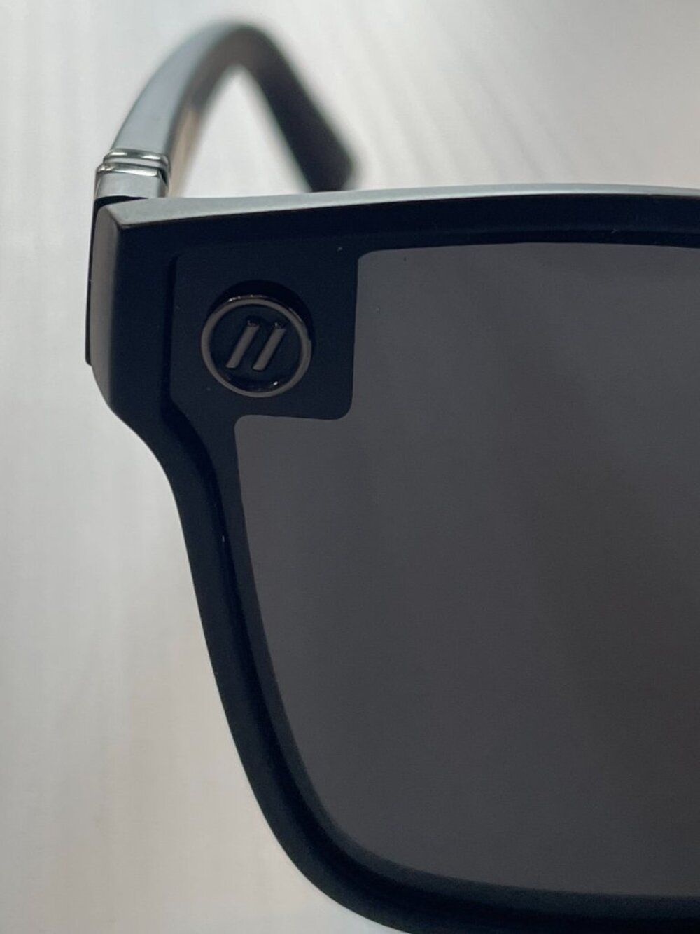 Blenders Eyewear Buttertron Voodoo Vixen | Size O/S | Black / Smoke